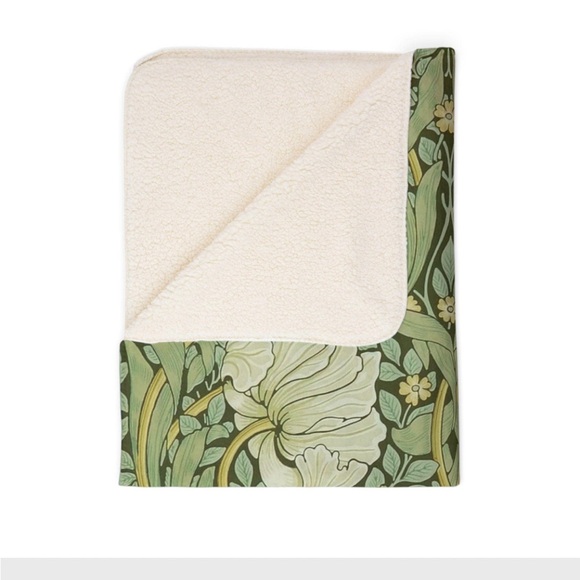 Vintage Floral Green and White Sherpa Blanket - Picture 4 of 7